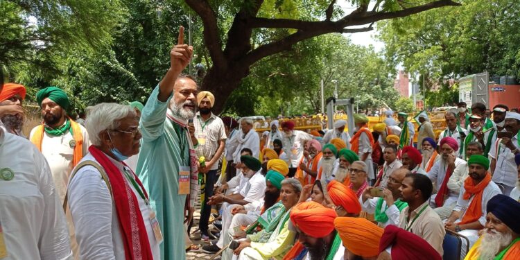 संसद भवन के निकट ऐतिहासिक किसान संसद के मानसून सत्र की जोर-शोर से शुरुआत