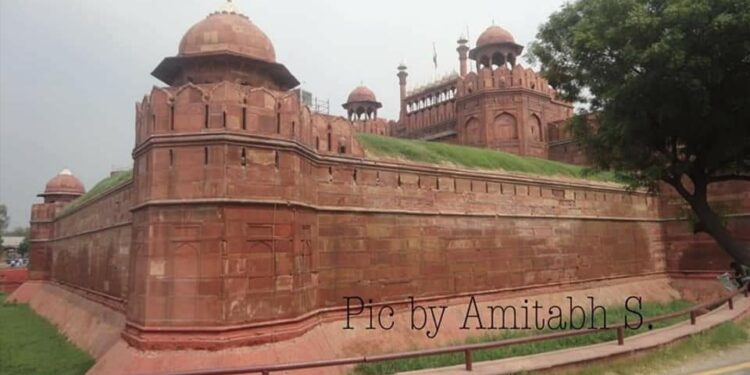 भूली दास्तान फिर याद आ गई : मुगल इमारतों का बदलता रहा इस्तेमाल