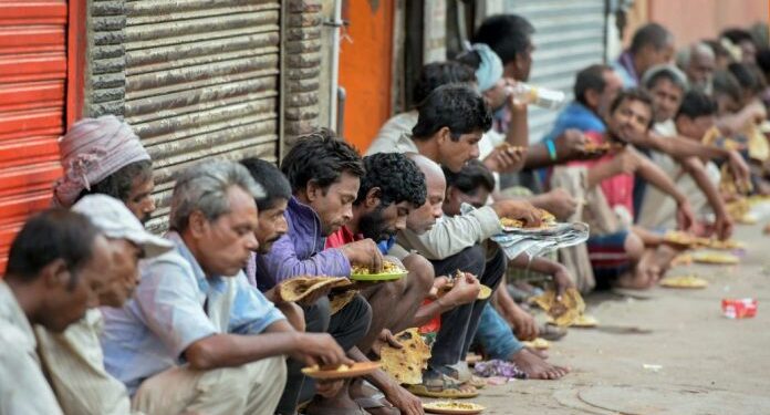 गरीबों को लूटकर अमीरों को और अमीर बनाना