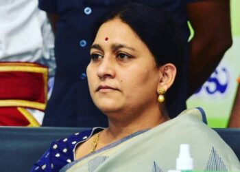 वोटरों को रुपये बांटने के जुर्म में पहली बार एक्शन, कोर्ट ने सांसद मलोत कविता को सुनाई छह महीने की सजा