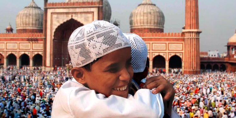 Eid-ul-Adha 2021 : आज पाक सहित कई देशों में मनाया जा रहा ईद उल अजहा, भारत में कल