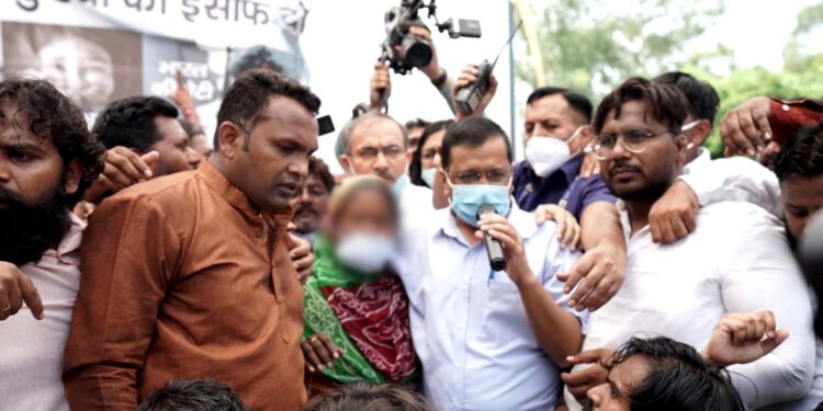 दिल्ली सरकार पीड़ित परिवार के साथ खड़ी है और परिवार को हर संभव मदद देगी : सीएम केजरीवाल