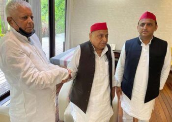 लालू ने की मुलायम-अखिलेश से मुलाकात, UP चुनाव से जुड़े मुद्दों पर हुई बातचीत!