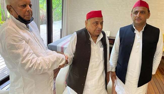 लालू ने की मुलायम-अखिलेश से मुलाकात, UP चुनाव से जुड़े मुद्दों पर हुई बातचीत!