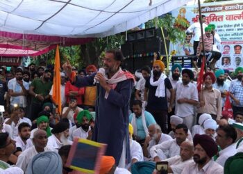 आयुष सिन्हा के खिलाफ जांच का आदेश देने से भी इनकार कर सरकार स्पष्ट रूप से प्रदर्शित कर रही है कि वास्तव में किसानों के सिर तोड़ने का आदेश किसने दिया था? : एसकेएम