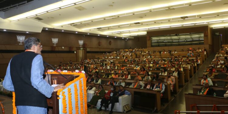 साफ छवि और जनता के बीच रहने वालों को ही टिकट मिलेगी