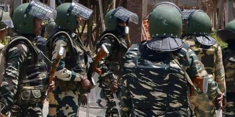 छत्तीसगढ़ में सीआरपीएफ जवान की अंधाधुंध फायरिंग में चार जवान शहीद, तीन घायल