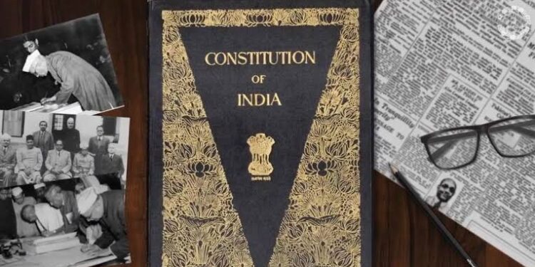  दिल्ली में संविधान विरोधी सरकार है