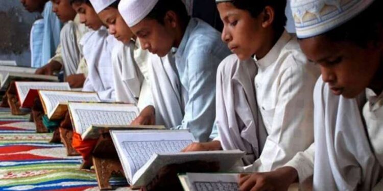 एक बार फिर मदरसों के खिलाफ उगला ज़हर