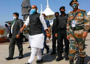 भारत देश की तरफ आँख उठाकर देखने वालों को मुंहतोड़ जवाब दिया जाएगा