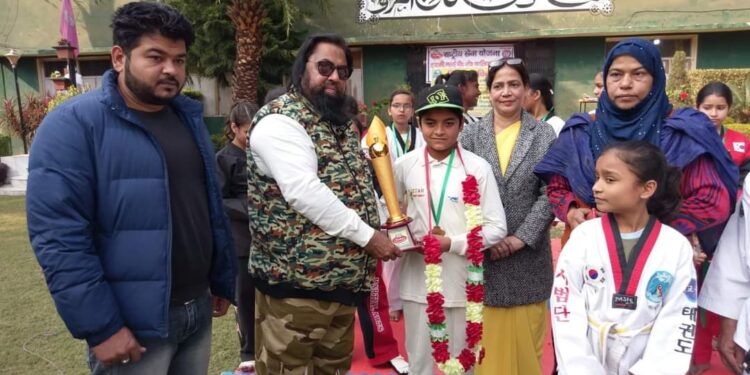 यू पी क्रिकेट अंडर 14 में चयनित मोहम्मद वालिद का भव्य स्वागत