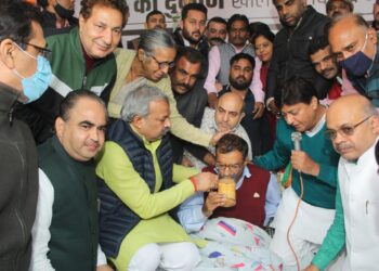 पिछले 9 दिनों से नई आबकारी नीति के खिलाफ भूख हड़ताल पर बैठे समाज सेवी ने अनशन तोड़ा