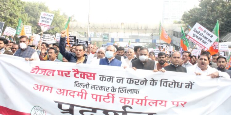  केजरीवाल सरकार के खिलाफ विरोध प्रदर्शन