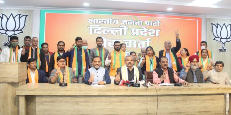 विपक्षी दलों के कई नेता भाजपा में हुए शामिल