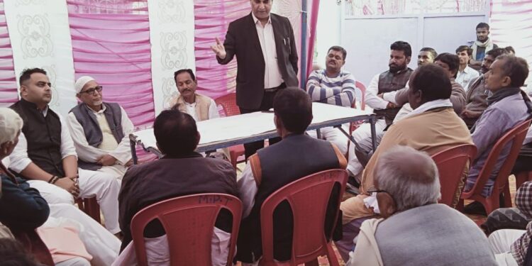 निकाय पंचायत प्रतिनिधियों ए पी पाठक को एमएलसी चुनाव हेतु प्रत्यासी बनने का आग्रह किया