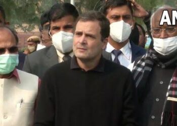 संसद भवन से विजय चौक तक विपक्षी दलों का मार्च