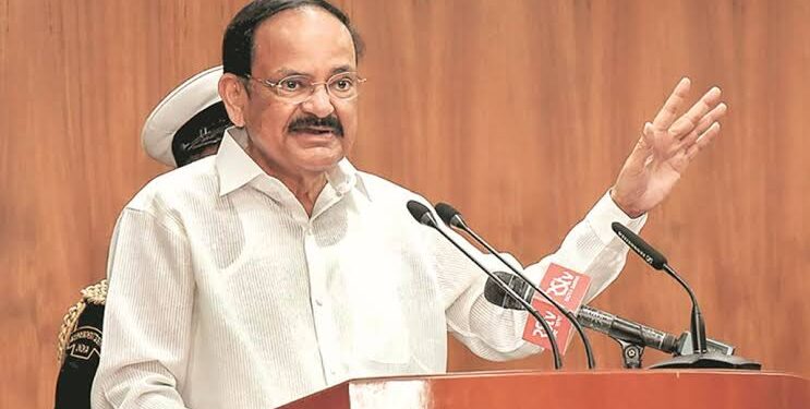 सांसदों को सवाल करने का अधिकार नहीं : नायडू