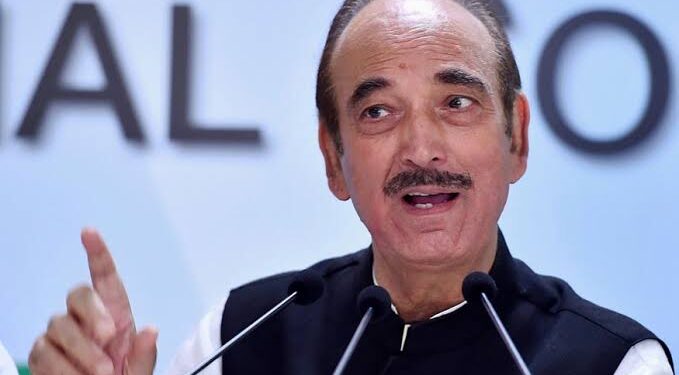 मैं जम्मू-कश्मीर को एक यूनिट मानता हूं: गुलाम नबी आजाद