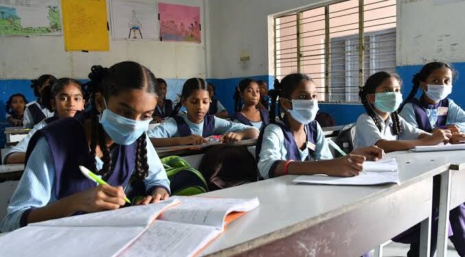 दिल्ली में सभी स्कूल अगले आदेश तक बन्द