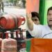कमर्शियल गैस सिलिंडर और महंगा, कांग्रेस का तीखा  हमला !