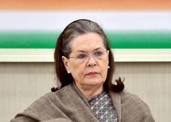 बड़ी कंपनियों का मुनाफा आर्थिक समृद्धि नहीं : सोनिया गाँधी