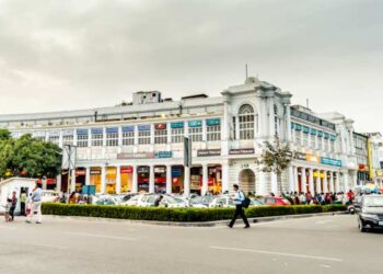 दिल्ली में जारी रहेगा वीकेंड कर्फ्यू, केवल 50 फीसदी क्षमता के साथ खुलेंगे निजी दफ्तर