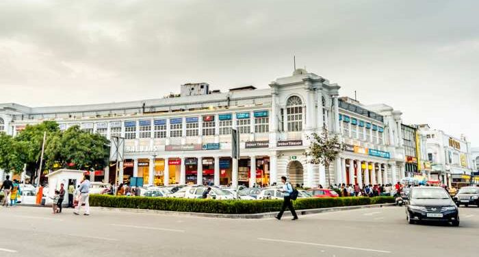 दिल्ली में जारी रहेगा वीकेंड कर्फ्यू, केवल 50 फीसदी क्षमता के साथ खुलेंगे निजी दफ्तर