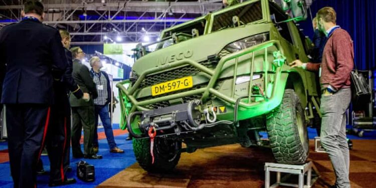 इराक-अफगानिस्तान,अमेरिकी डिफेंस इंडस्ट्री और प्राइवेट कांट्रेक्टर 