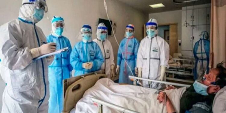 देश में पिछले 24 घंटों में कोरोना के 3 लाख 33 हजार केस दर्ज, 525 लोगों की हुई मौत