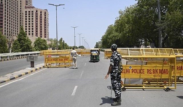 Corona in Delhi: दिल्ली में सभी प्राइवेट दफ्तर बंद करने के आदेश