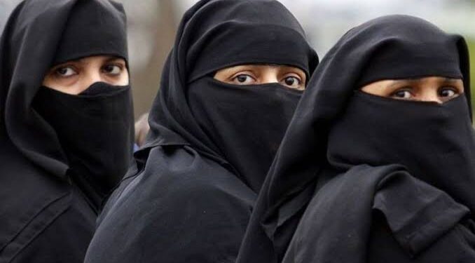 मुस्लिम महिलाओं को बदनाम करने की साज़िश,सैकड़ों मुस्लिम महिलाओं की तस्वीरें…..