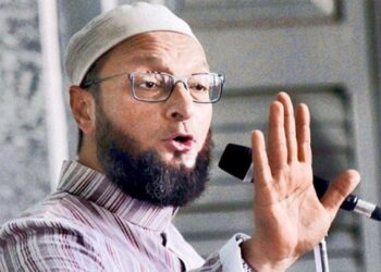 सपा एक वाशिंग मशीन है जिसमें संघी सेक्युलर बन जाते हैं: ओवैसी