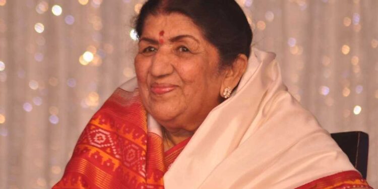 Lata Mangeshkar Corona Positive: लता मंगेशकर कोरोना पॉजिटिव, मुंबई के ब्रीच कैंडी अस्पताल में हुईं भर्ती