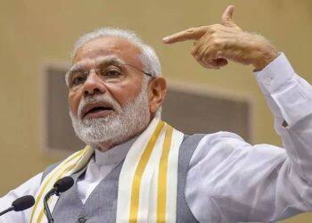 मोदी का आभामंडल एक मायाजाल है।