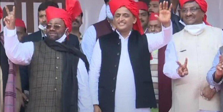 यूपी चुनाव 2022: स्वामी प्रसाद मौर्य सहित भाजपा के विधायक SP में शामिल