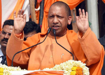 यूपी में कोरोना की तीसरी लहर आ चुकी है: सीएम योगी