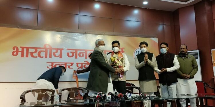 यूपी चुनाव: पूर्व IPS रहे असीम अरुण भाजपा में शामिल