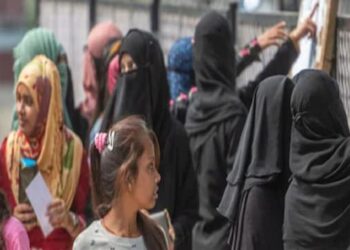 हिजाब विवाद:  दिल्ली तक पहुंच रही कर्नाटक की ‘आग’