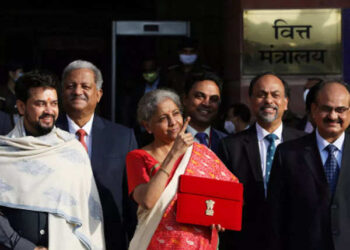 Budget 2022: एलआईसी, आईपीओ, लाखों नौकरियां और निजी निवेश को बढ़ावा: निर्मला सीतारमण