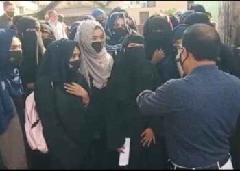 हिजाब मामला: संविधान हमारे लिए भगवद्गीता, उसी के मुताबिक चलेंगे: कर्नाटक हाईकोर्ट