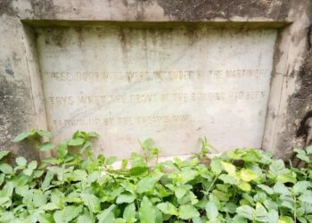 रेज़ीडेंसी के बचाव में एक प्रिंसिपल और छात्रों का संघर्ष