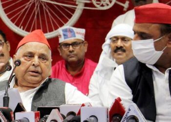 सरकार अगर नौकरी नहीं दे सकती है तो कम से कम युवाओं को सुविधा दी जाए: मुलायम सिंह यादव