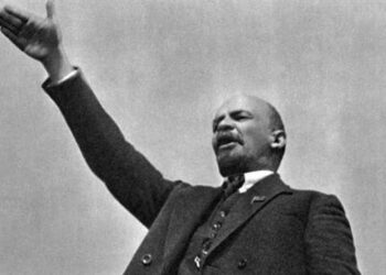 पूँजीवादी लोकतंत्र पूँजीपति वर्ग का वकील है: लेनिन