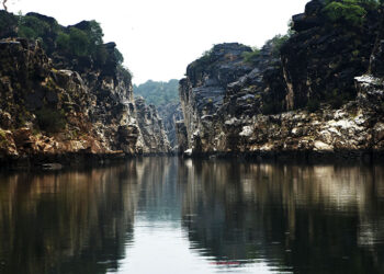 उनके पुरखों की नदी है नर्मदा