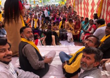 कादीपुर वार्ड में स्वराज इंडिया प्रत्याशी नवनीत तिवारी के समर्थन में योगेंद्र यादव ने की चुनावी सभा