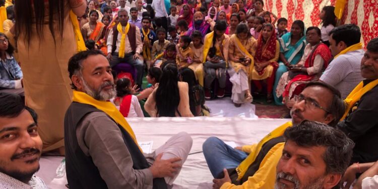 कादीपुर वार्ड में स्वराज इंडिया प्रत्याशी नवनीत तिवारी के समर्थन में योगेंद्र यादव ने की चुनावी सभा