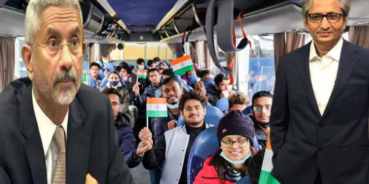 2014 में यूक्रेन से हज़ारों छात्रों को निकालने वाली सरकार 2022 में क्यों भूल गई?