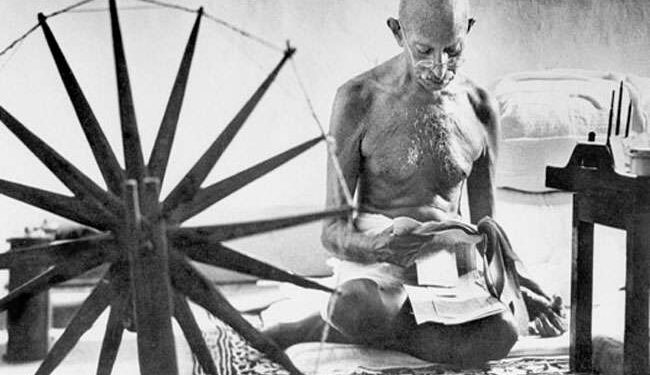 अकेले चरखे से गांधी को समझना नासमझी है!