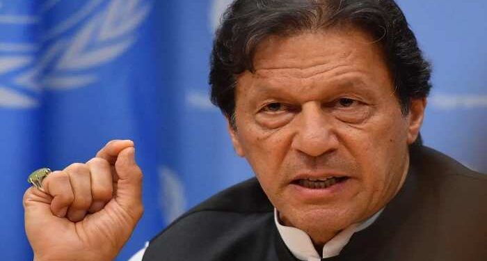 इमरान ख़ान आसानी से हार नहीं मानने वाले