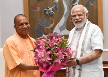 पौने दो घंटे चली पीएम मोदी और योगी के बीच मीटिंग